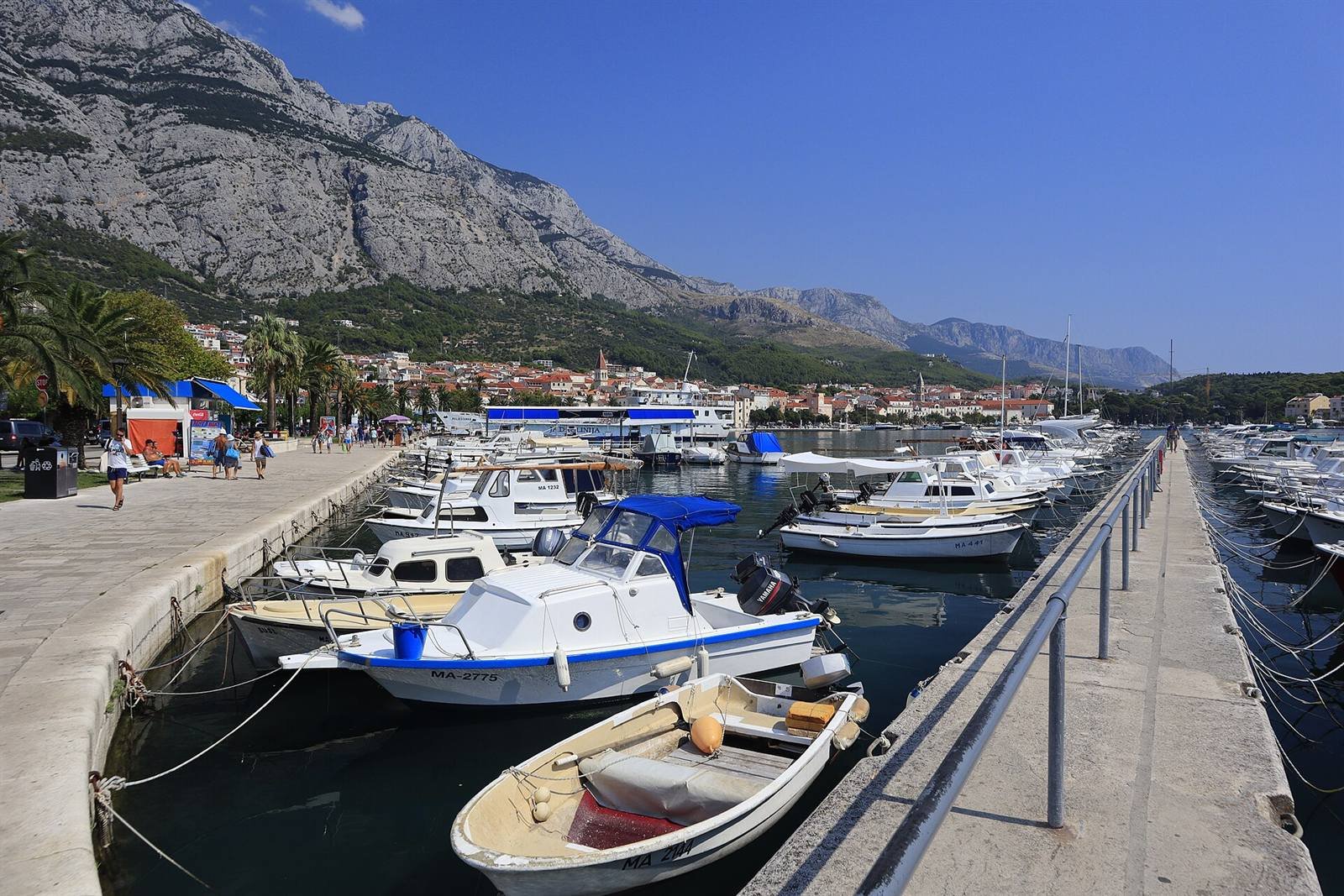 The seafront promenade · 0.7 km